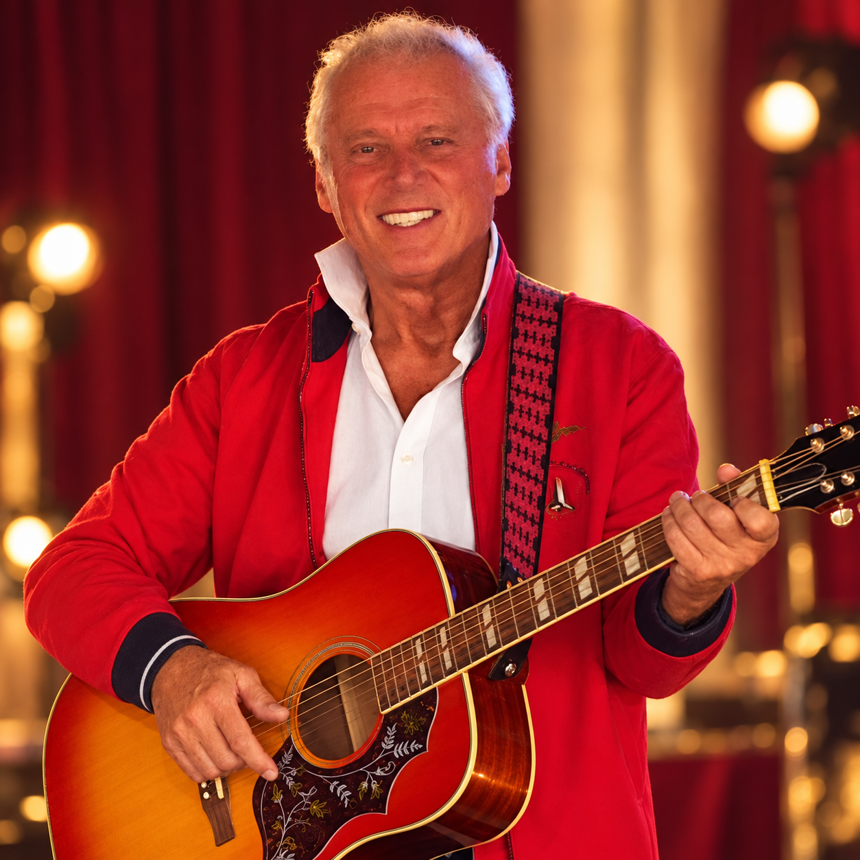 Hubert Forjan mit Gitarre auf der Bühne